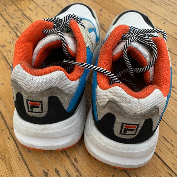 US 7 lightly worn Fila’s. - Picture 3 of 4